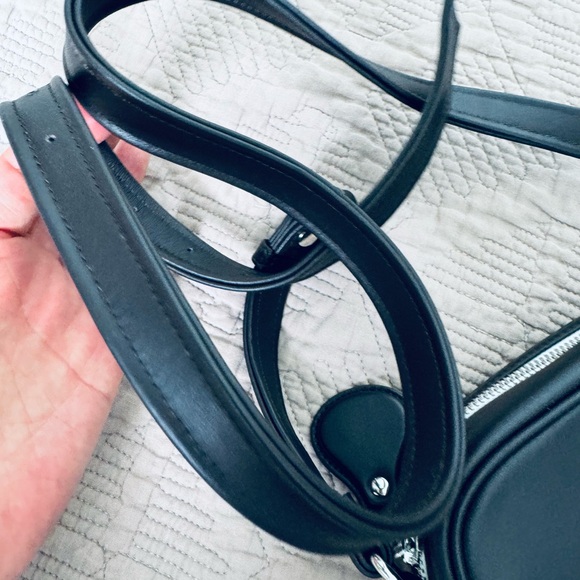 Courreges Reedition leather camera crossbody bag unisex chocolate small - Picture 10 of 14